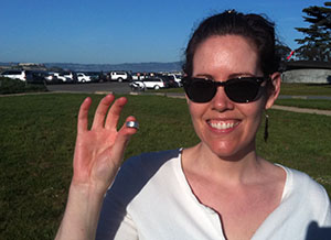Kelly lost her silver ring with diamonds in San Francisco