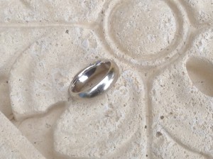 14 kt white gold wedding band