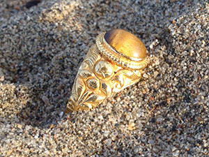Lost heirloom ring recovered on Alameda beach