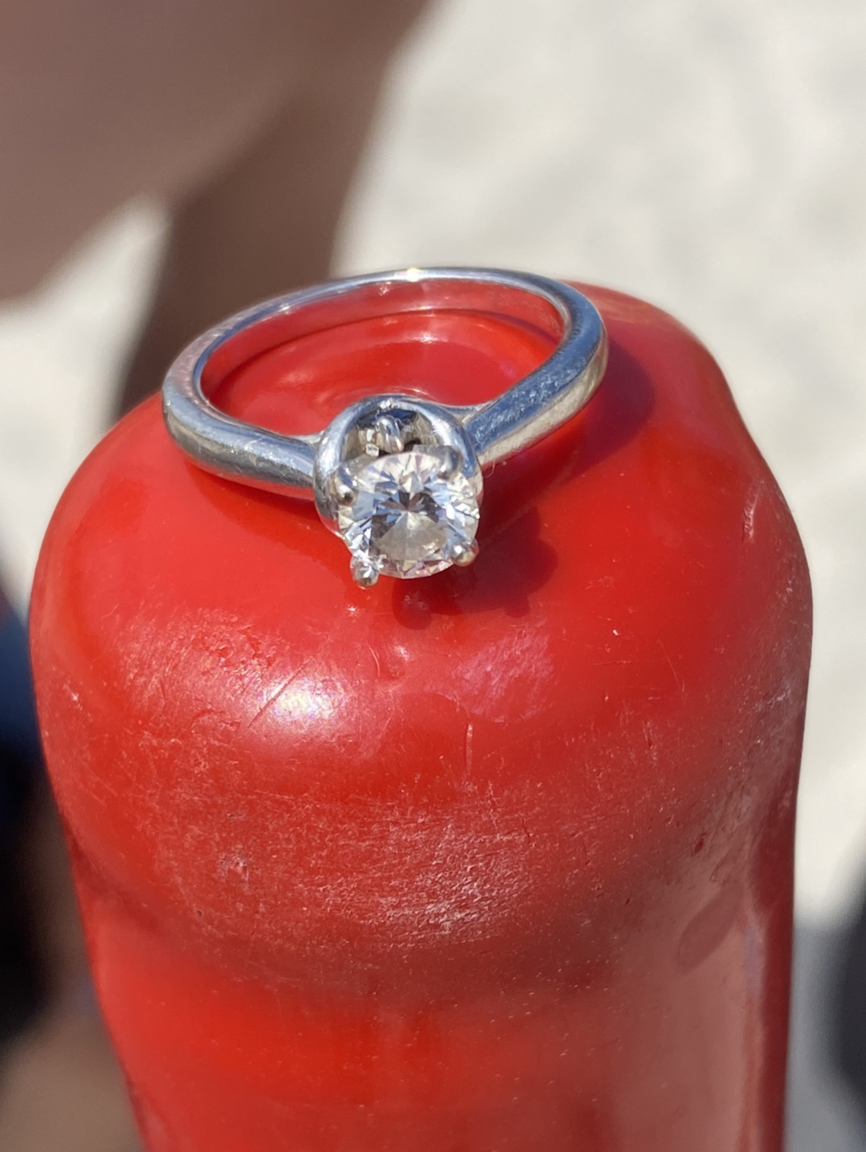metal-detector-finds-lost-diamond-ring-on-miami-beach