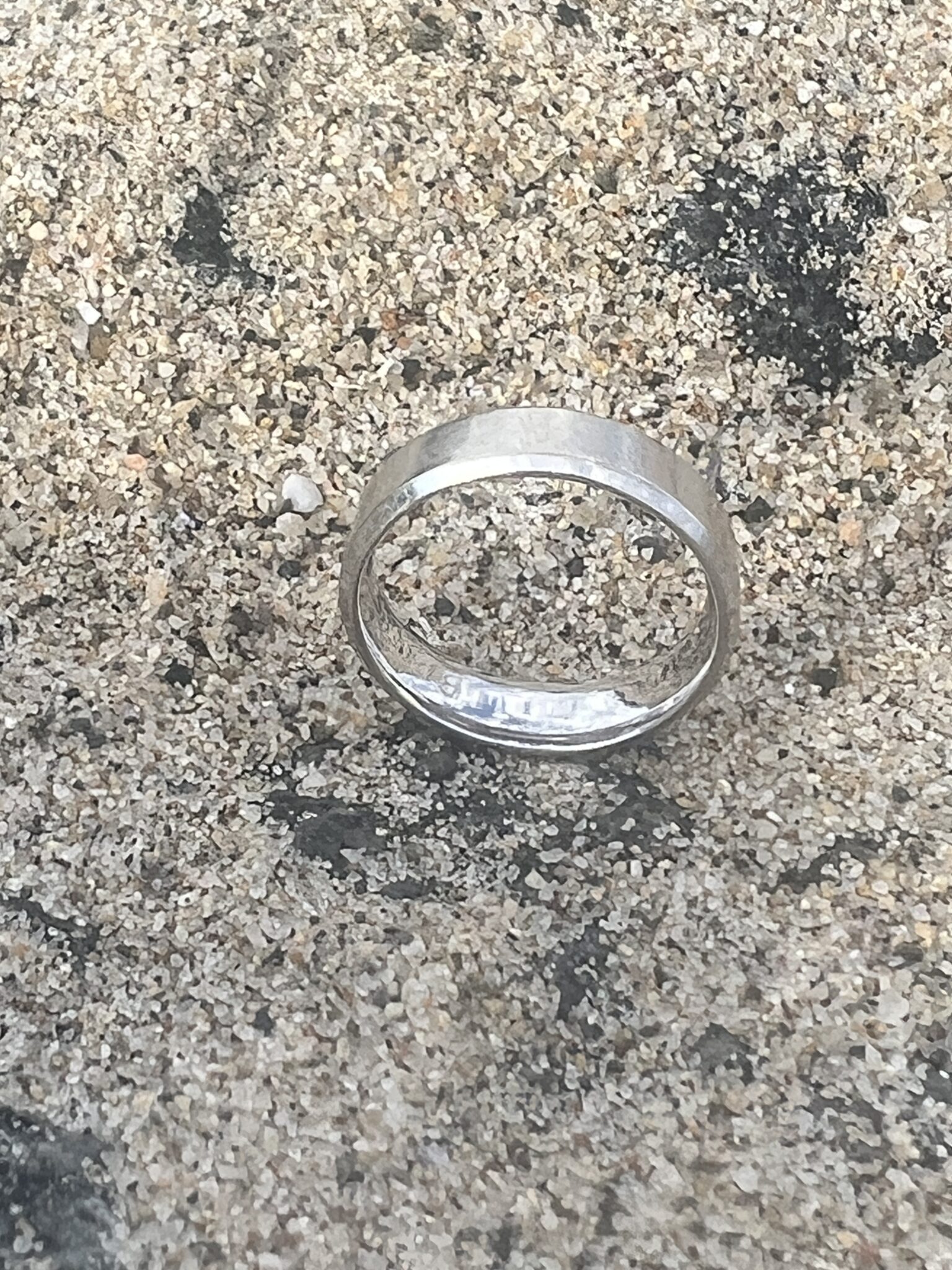 Lost Platinum Wedding Ring Manhattan Beach .. Found and Returned